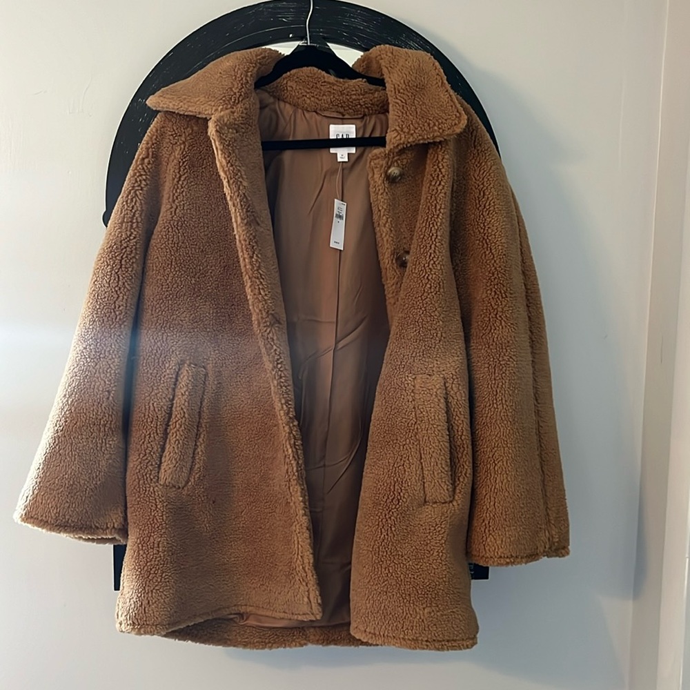 NWT 2023 Season GAP Teddy Bear/Faux fur size M women’s coat